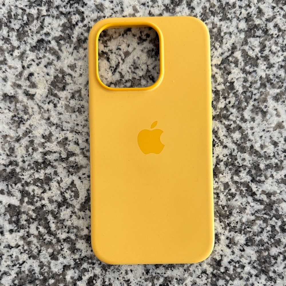 Apple iPhone 15Pro Silicone Case in Sunshine Yellow